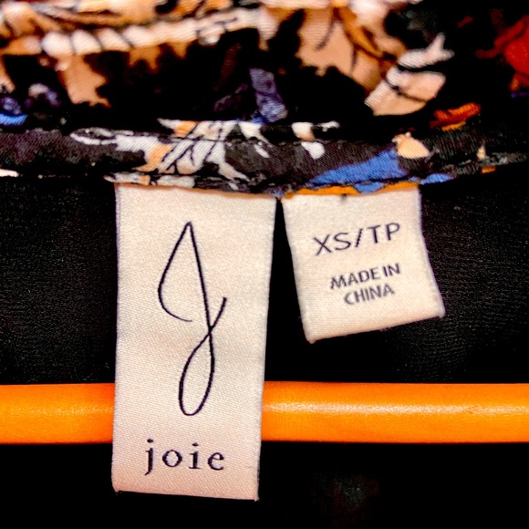 Gorgeous Joie black background floral blouse size XS Excellent Condition! - Picture 3 of 7